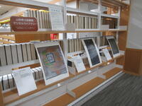 01_2階新聞エリア前