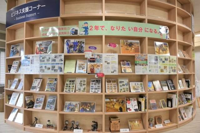 2年で、なりたい自分になる　展示コーナーの画像2