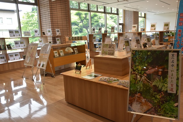 里の名水・やまがた百選　関連図書展示コーナーの画像